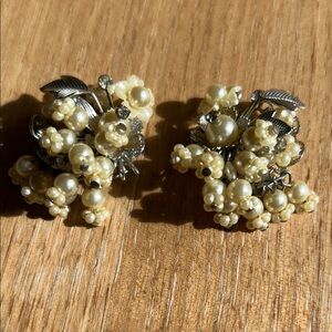 Vintage beaujewels rhinestone and faux pearl earrings clip on